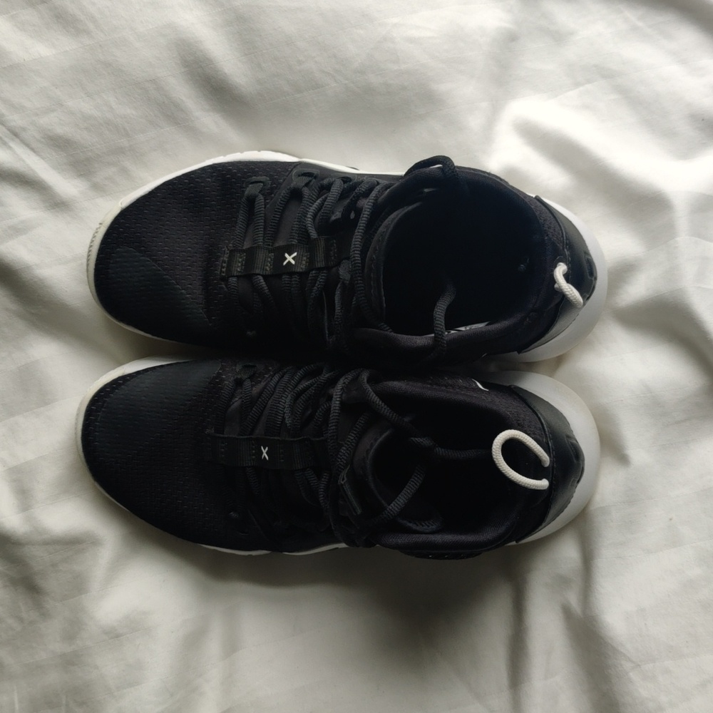 Nike Hyperdunk Shoes - image 2